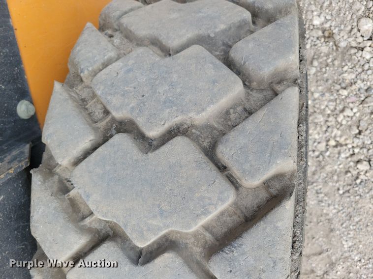 image for item DA7221 2014 Case SV300  skid steer loader