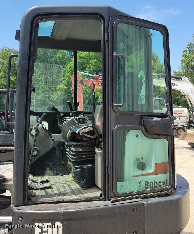 image for item DA7236 2013 Bobcat E50  mini excavator