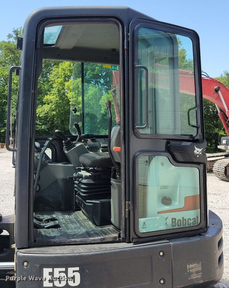 image for item DA7237 2015 Bobcat E55  mini excavator