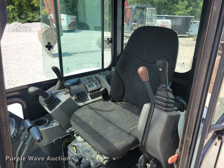 image for item DA7237 2015 Bobcat E55  mini excavator