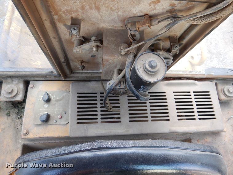 image for item DA7240 1988 Caterpillar 943  track loader