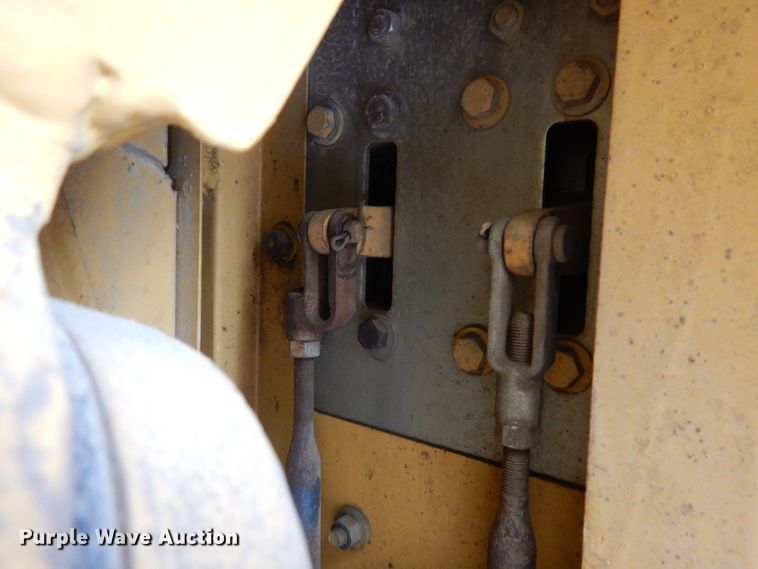 image for item DA7240 1988 Caterpillar 943  track loader