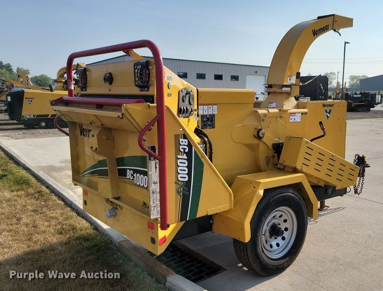 image for item DA7249 2018 Vermeer BC1000XL  wood chipper