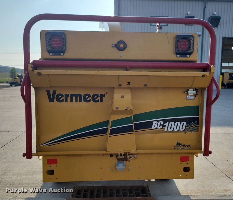 image for item DA7249 2018 Vermeer BC1000XL  wood chipper