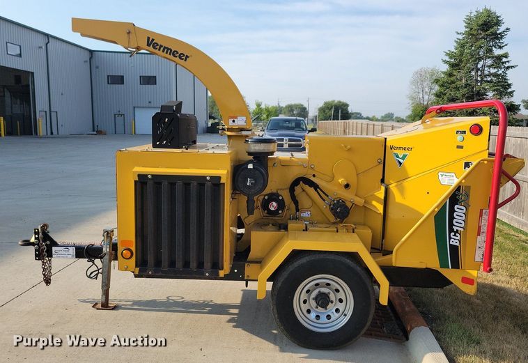 image for item DA7249 2018 Vermeer BC1000XL  wood chipper