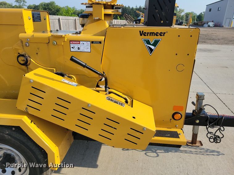 image for item DA7249 2018 Vermeer BC1000XL  wood chipper