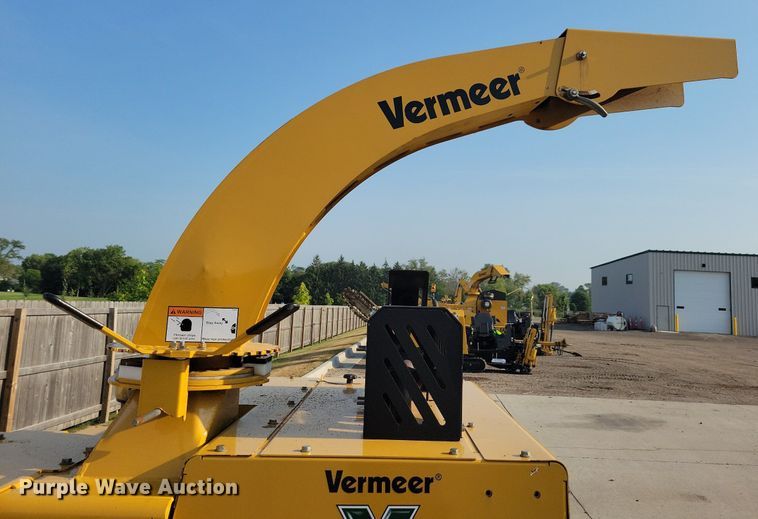 image for item DA7249 2018 Vermeer BC1000XL  wood chipper