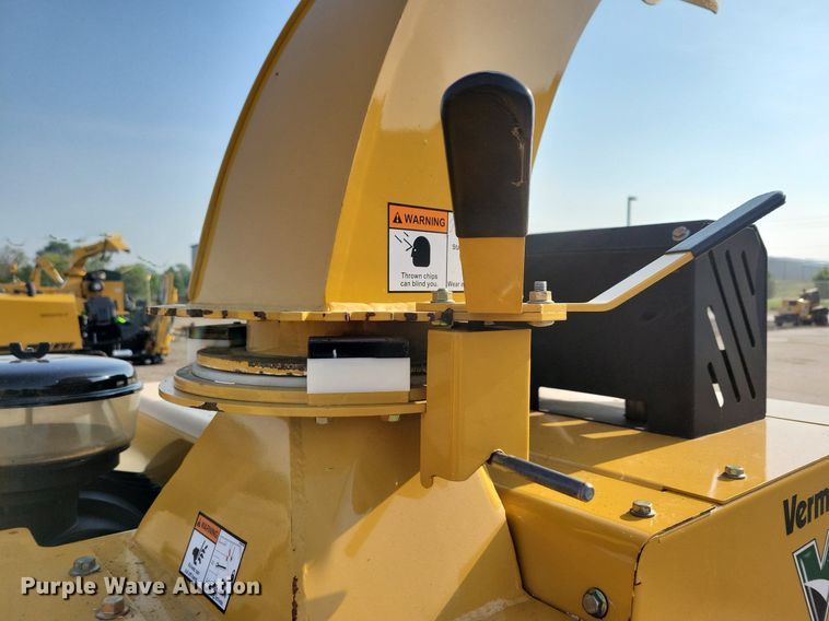 image for item DA7249 2018 Vermeer BC1000XL  wood chipper