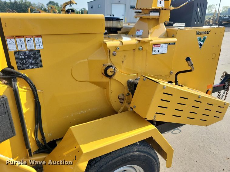 image for item DA7249 2018 Vermeer BC1000XL  wood chipper
