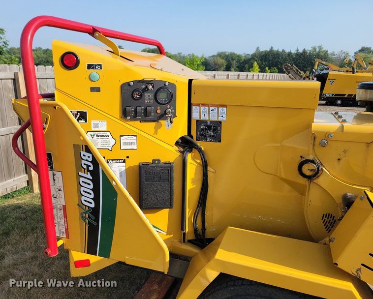 image for item DA7249 2018 Vermeer BC1000XL  wood chipper