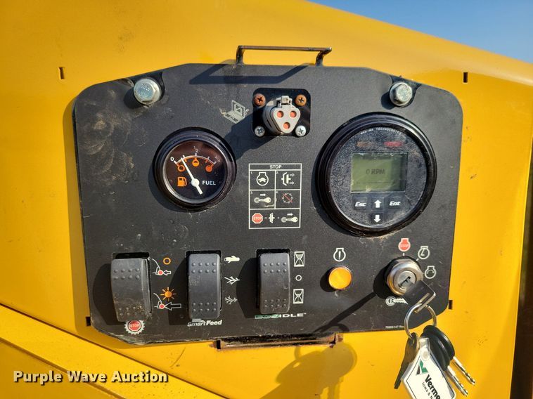 image for item DA7249 2018 Vermeer BC1000XL  wood chipper