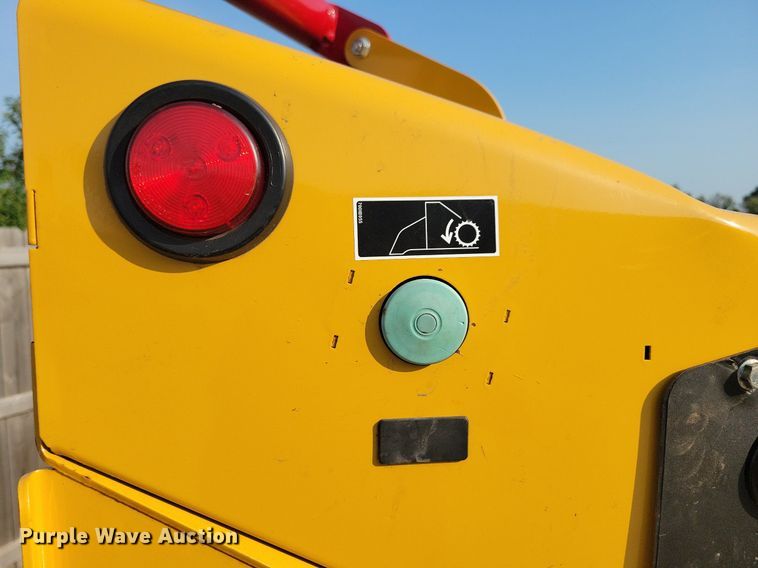 image for item DA7249 2018 Vermeer BC1000XL  wood chipper