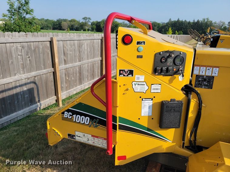image for item DA7249 2018 Vermeer BC1000XL  wood chipper