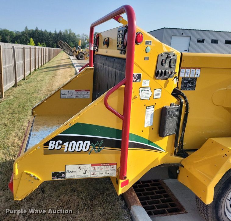 image for item DA7249 2018 Vermeer BC1000XL  wood chipper