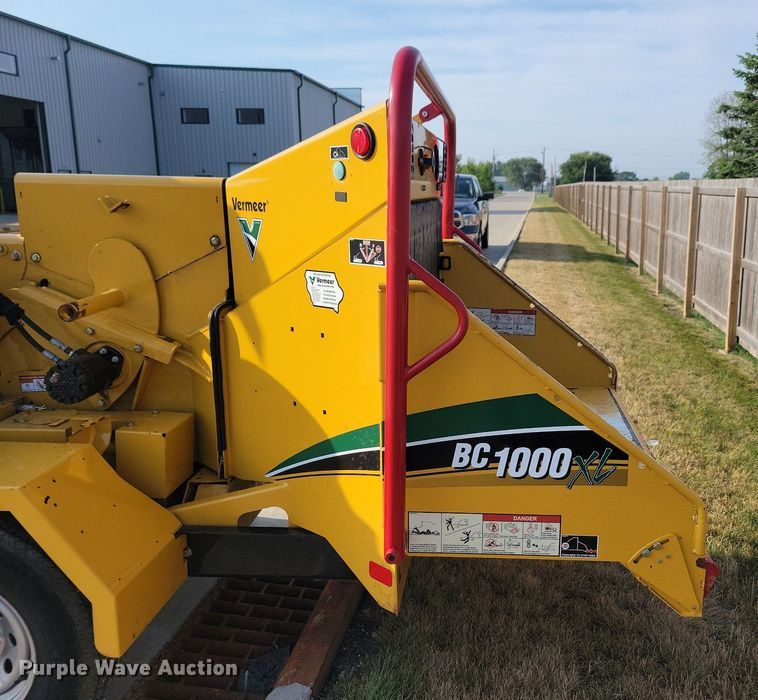 image for item DA7249 2018 Vermeer BC1000XL  wood chipper