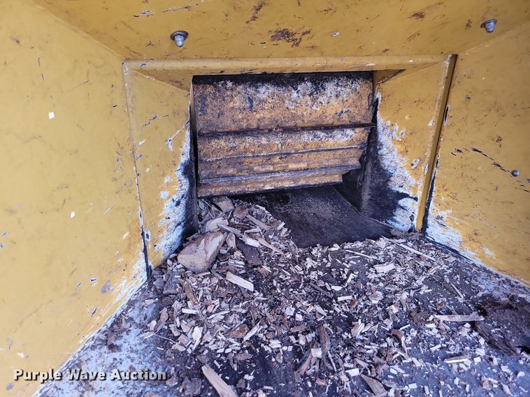 image for item DA7249 2018 Vermeer BC1000XL  wood chipper