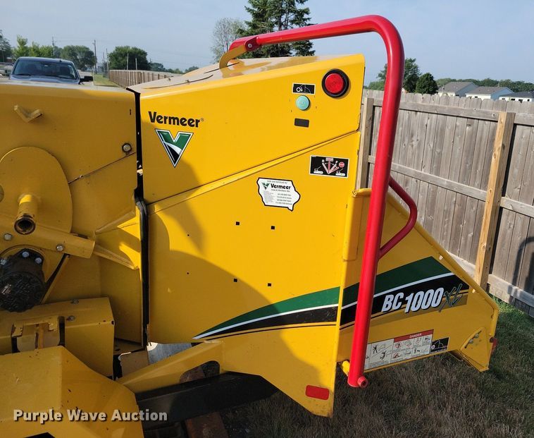 image for item DA7249 2018 Vermeer BC1000XL  wood chipper