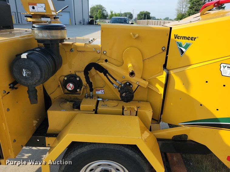 image for item DA7249 2018 Vermeer BC1000XL  wood chipper