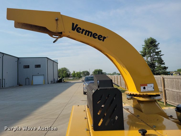 image for item DA7249 2018 Vermeer BC1000XL  wood chipper