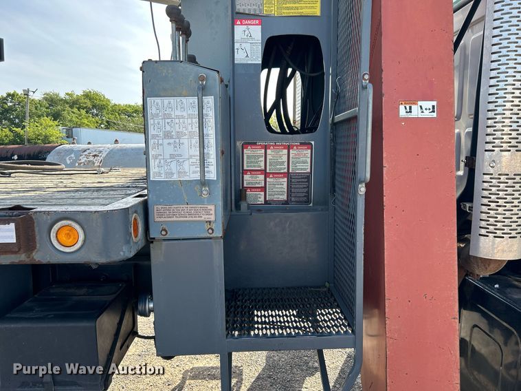 image for item DI7918 2003 Sterling L-Line  crane truck