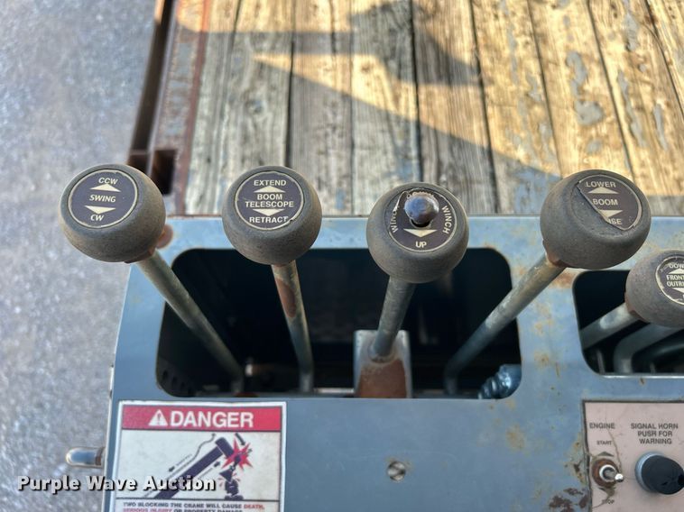 image for item DI7918 2003 Sterling L-Line  crane truck