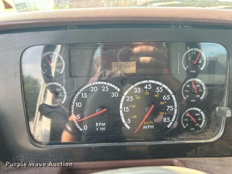 image for item DI7918 2003 Sterling L-Line  crane truck