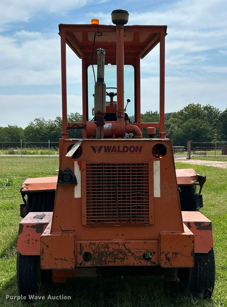 image for item DI7925 1987 Waldon SweepMaster broom