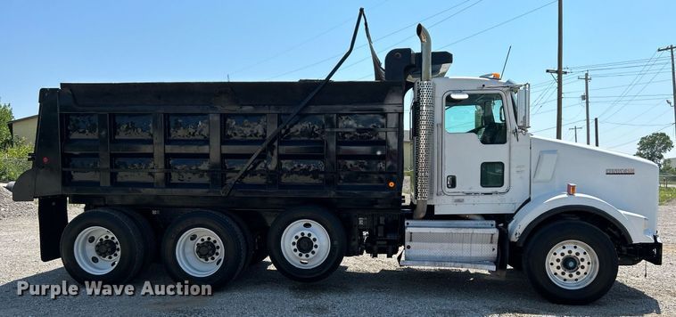image for item DI7940 2009 Kenworth T800  dump truck