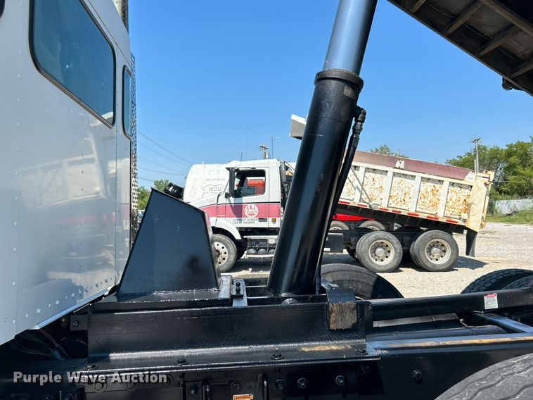 image for item DI7940 2009 Kenworth T800  dump truck