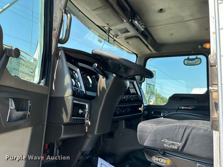 image for item DI7940 2009 Kenworth T800  dump truck