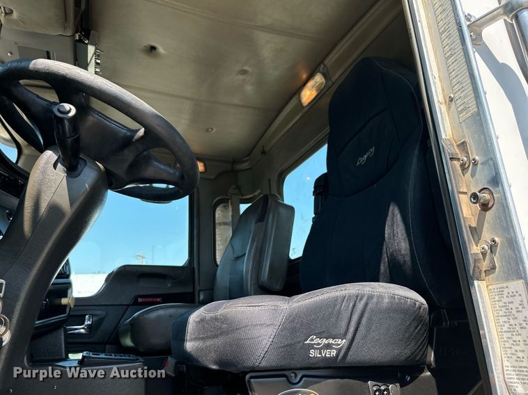 image for item DI7940 2009 Kenworth T800  dump truck