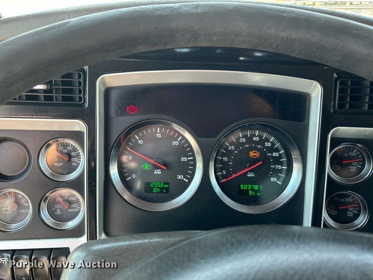 image for item DI7940 2009 Kenworth T800  dump truck