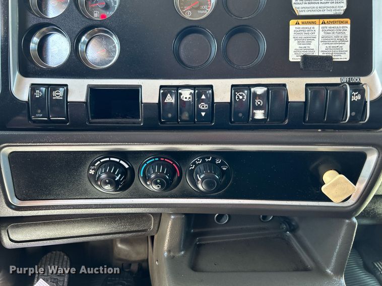 image for item DI7940 2009 Kenworth T800  dump truck