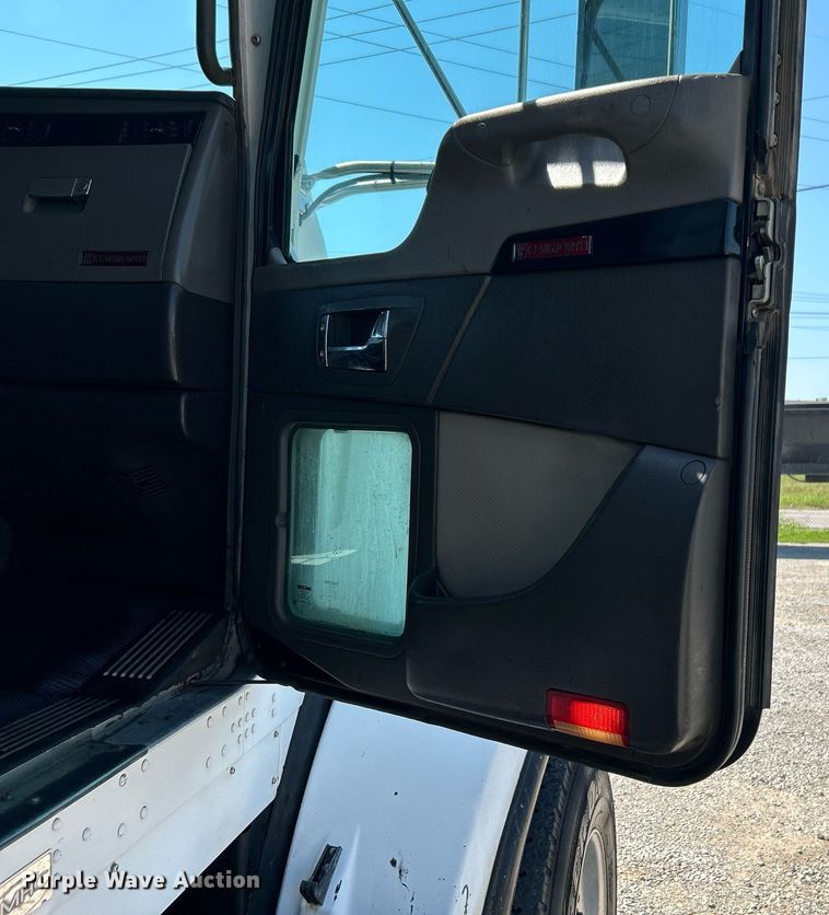 image for item DI7940 2009 Kenworth T800  dump truck