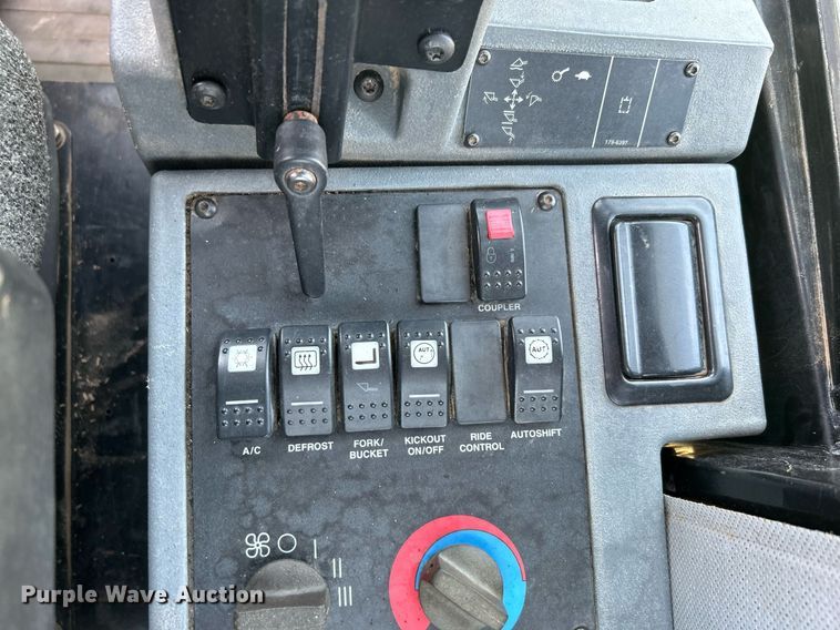 image for item DI7942 2001 Caterpillar 924G  wheel loader