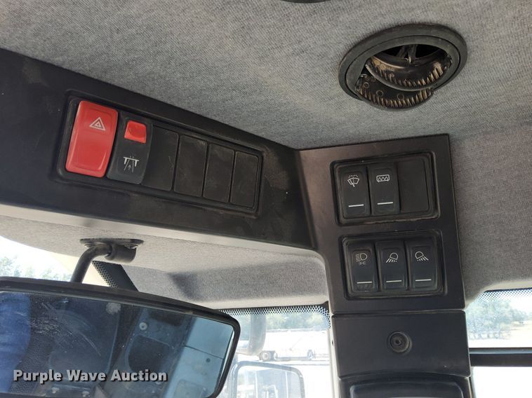 image for item DJ0838 2017 Liebherr L586  wheel loader