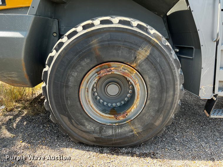 image for item DJ0838 2017 Liebherr L586  wheel loader