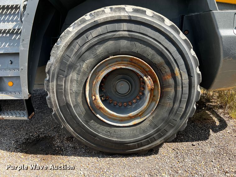 image for item DJ0838 2017 Liebherr L586  wheel loader