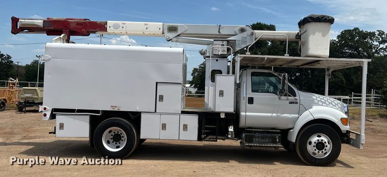 image for item DN3117 2013 Ford F750 Super Duty  forestry bucket truck