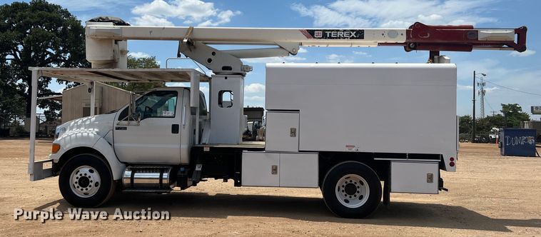 image for item DN3117 2013 Ford F750 Super Duty  forestry bucket truck