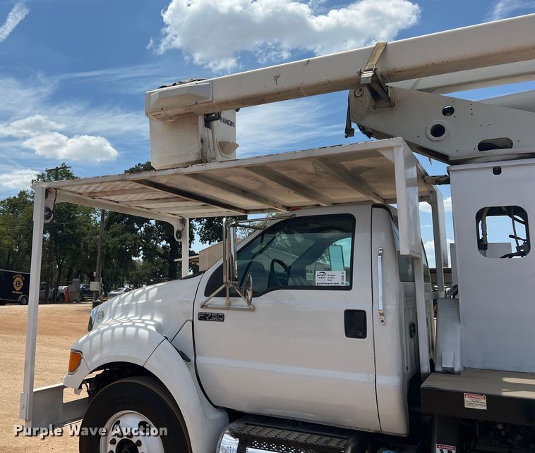 image for item DN3117 2013 Ford F750 Super Duty  forestry bucket truck