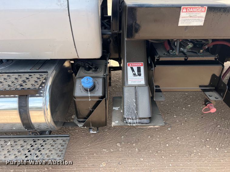 image for item DN3117 2013 Ford F750 Super Duty  forestry bucket truck