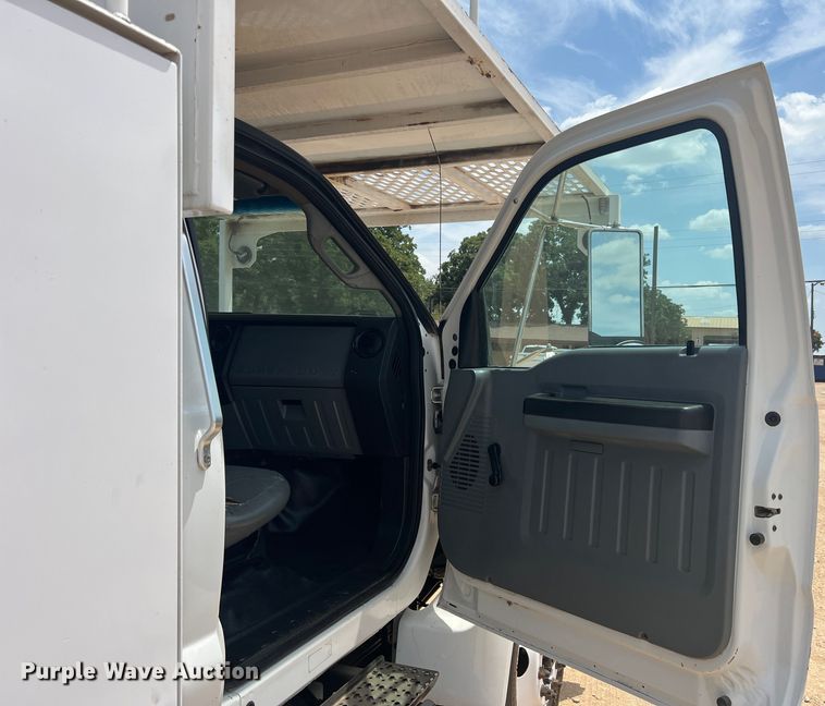 image for item DN3117 2013 Ford F750 Super Duty  forestry bucket truck