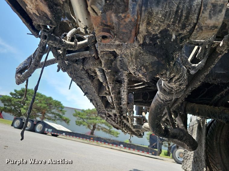 image for item DO2777 1996 International 4900  oil distributor truck