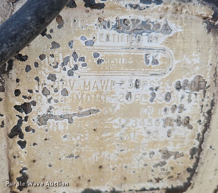 image for item DO2777 1996 International 4900  oil distributor truck