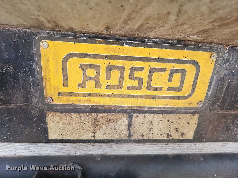 image for item DO2777 1996 International 4900  oil distributor truck