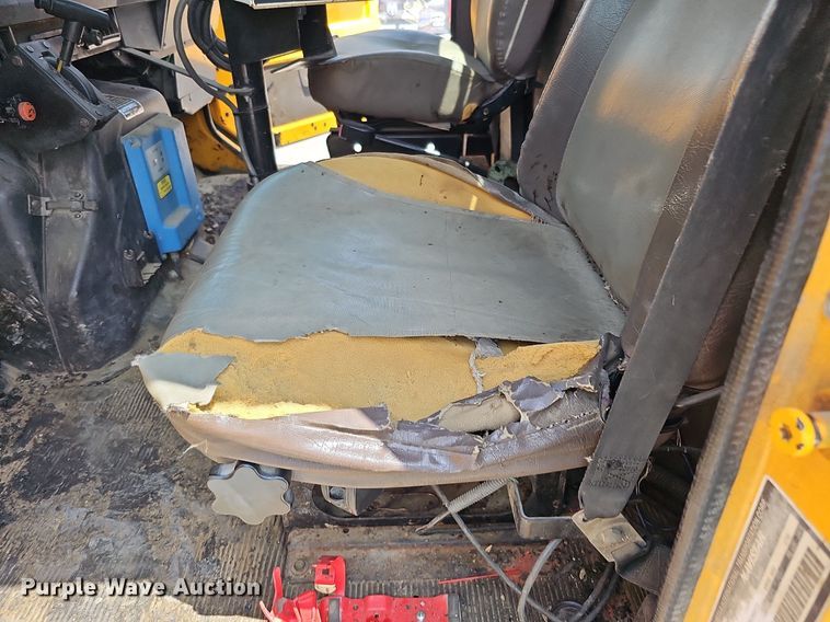 image for item DO2777 1996 International 4900  oil distributor truck