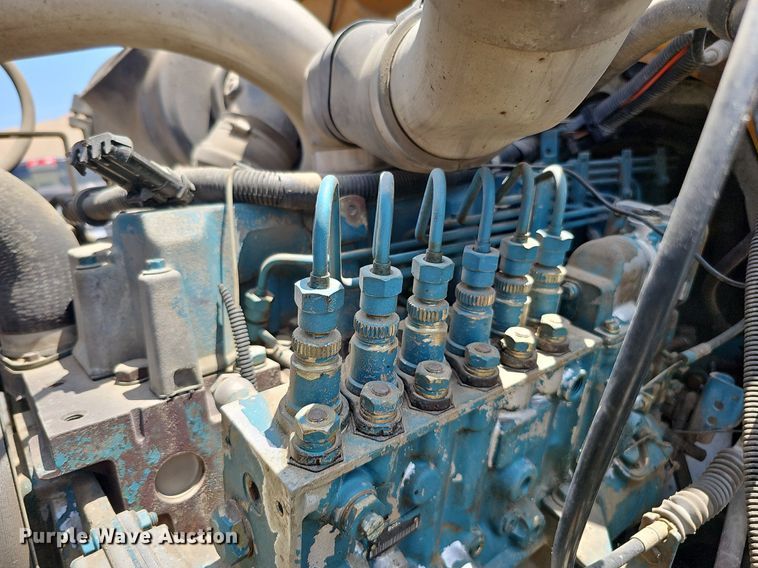 image for item DO2777 1996 International 4900  oil distributor truck