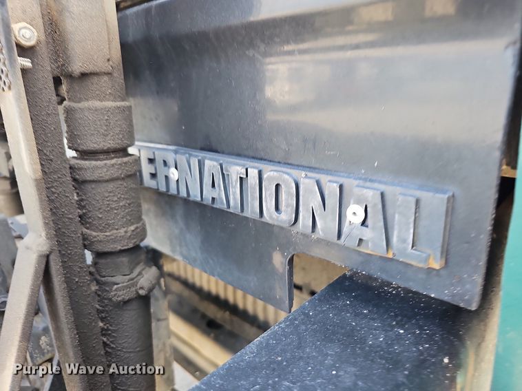 image for item DO2777 1996 International 4900  oil distributor truck