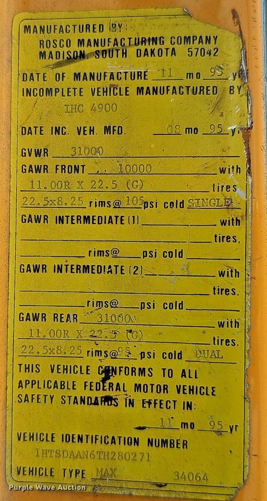 image for item DO2777 1996 International 4900  oil distributor truck